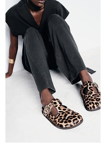 39 Beden ZARA LEOPAR DESENLİ TERLİK