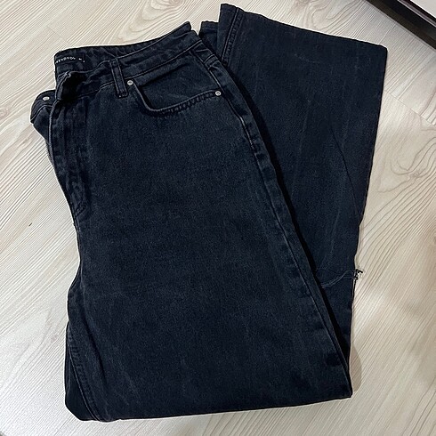 Yırtık Detaylı Siyah Kot Pantolon