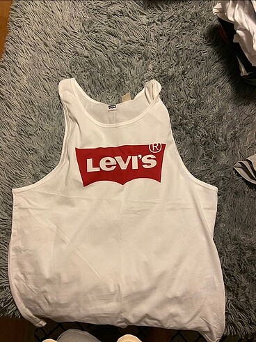 Levis atlet