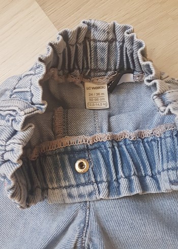 Nakışlı Düğmeli Kız Kot Şort - Görsel 3