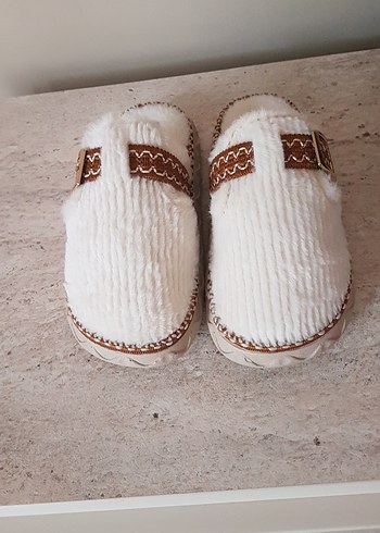 Nakışlı Örgü Beyaz Kadın Terlikler - Görsel 4