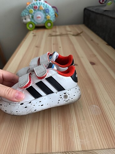 22 Beden Adidas spor ayakkabı