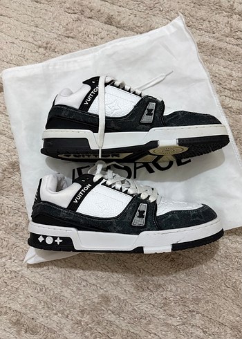 Diğer Louis Vuitton Siyah Beyaz Retro Sneaker