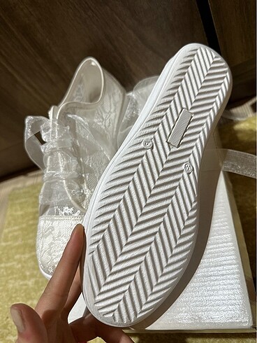 38 Beden beyaz Renk 2 CM CONVERSE