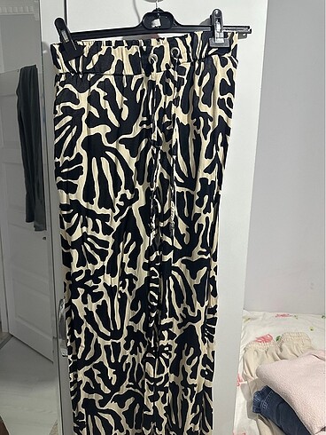 Desenli saten pantolon