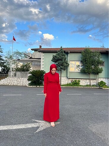 İki kere giyildi hiç bir deformesi yoktur