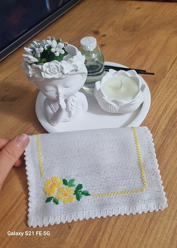 Beden İşlemeli Beyaz El Yapımı Sunum Peçete