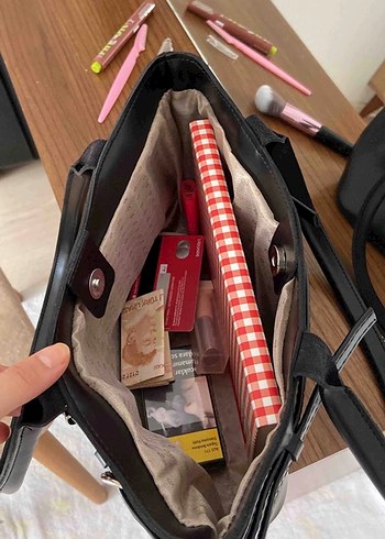 Klasik Siyah Deri Tokalı Kadın Çanta - Görsel 5