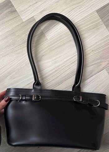 Klasik Siyah Deri Tokalı Kadın Çanta - Görsel 4