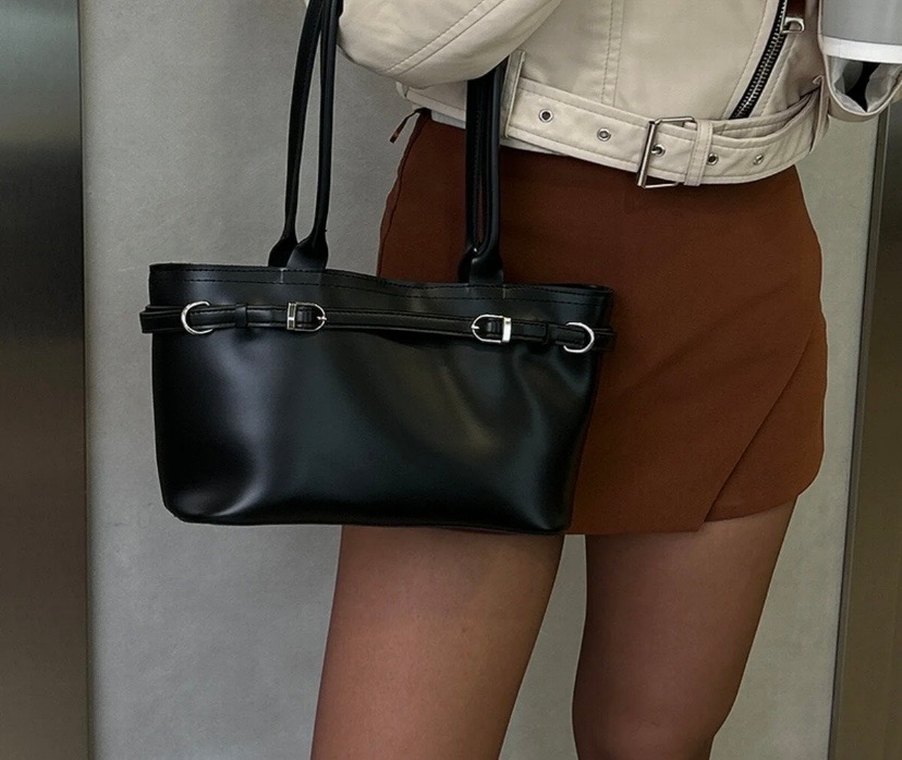 Klasik Siyah Deri Tokalı Kadın Çanta - Görsel 2