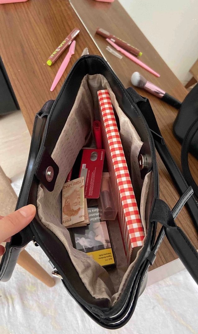 Klasik Siyah Deri Tokalı Kadın Çanta - Görsel 5