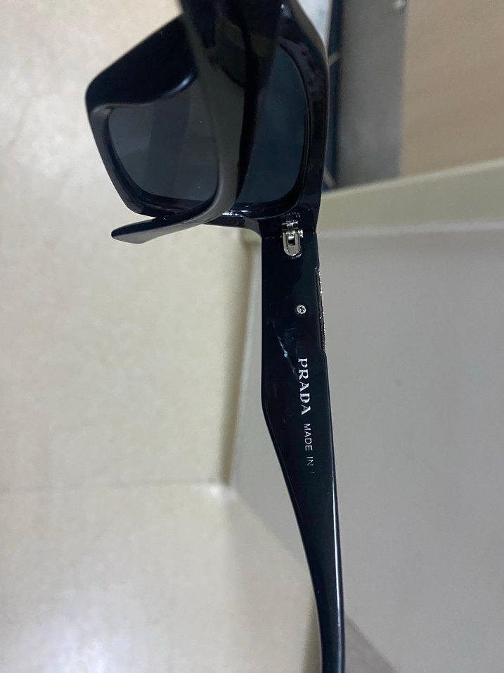 Prada Siyah Tokalı Kadın Güneş Gözlüğü - Görsel 5