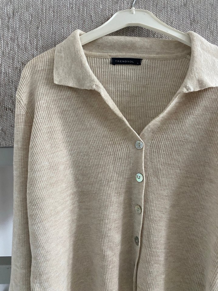 Bej Düğmeli Uzun Kollu Kadın Hırka - Görsel 3