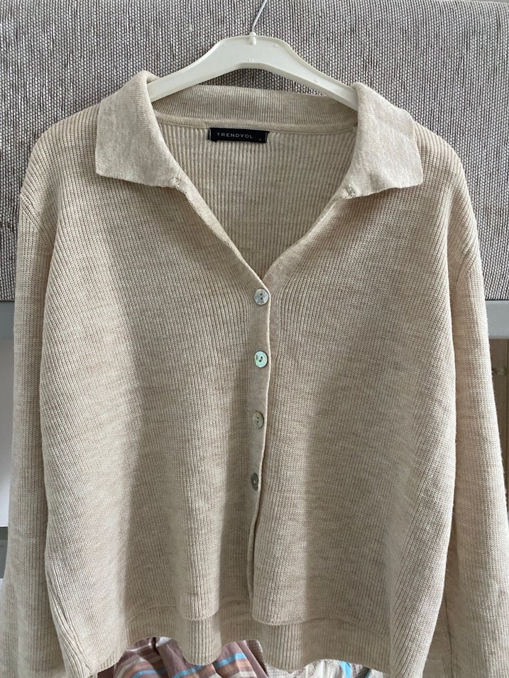 Bej Düğmeli Uzun Kollu Kadın Hırka - Görsel 2