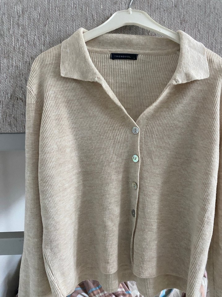 Bej Düğmeli Uzun Kollu Kadın Hırka - Görsel 4
