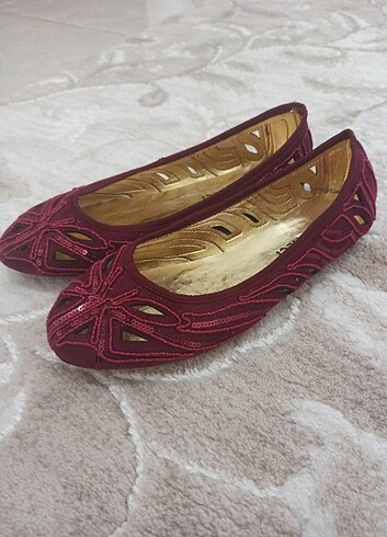 Bordo nakışlı pullu babet