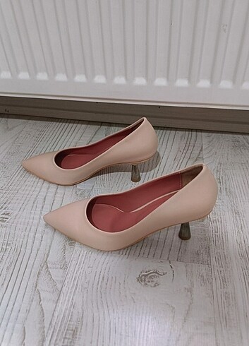 37 Beden ten rengi Renk Stiletto