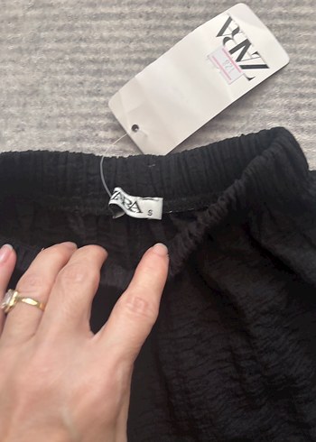 Zara Siyah Pliseli Kadın Şort