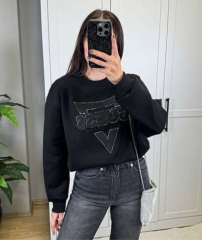 Guess sweatshirt