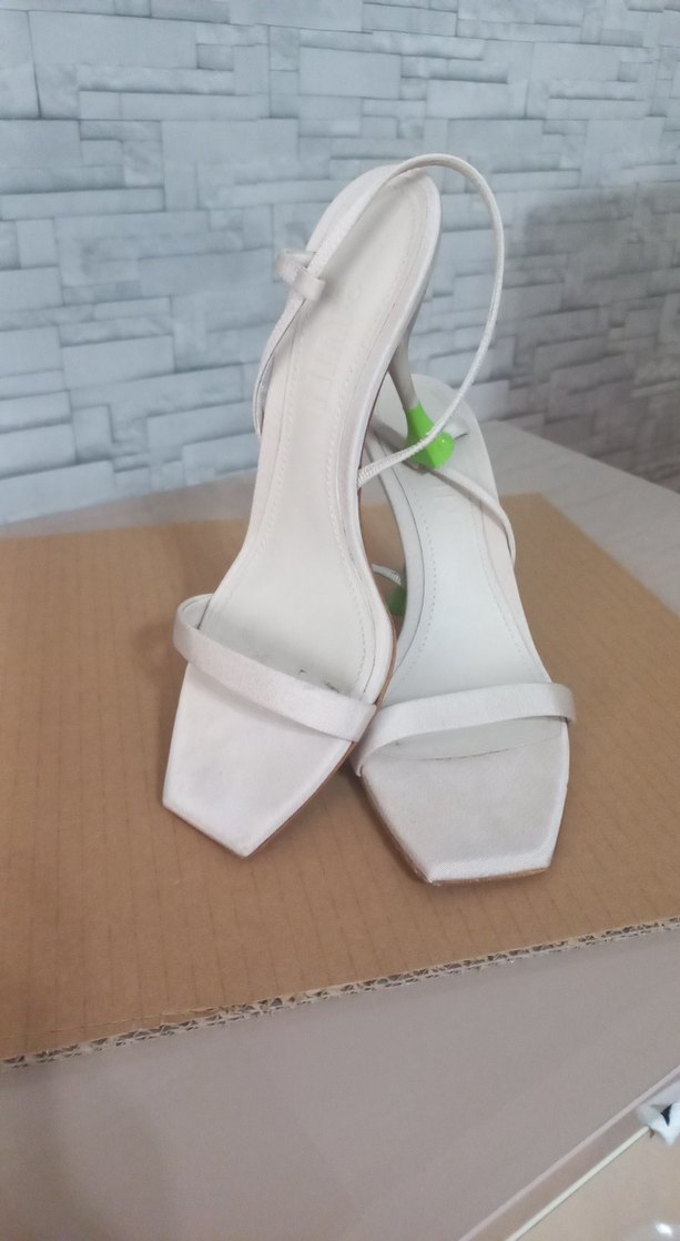 Beyaz Minimalist İnce Topuklu Kadın Sandalet - Görsel 2