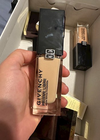 Beden Renk Givenchy Prisme Libre Fondöten 30 ml Bej