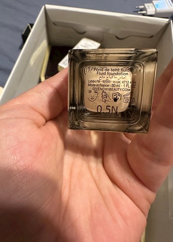 Beden Givenchy Prisme Libre Fondöten 30 ml Bej