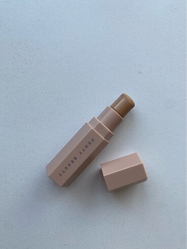 Fenty Kontür Stick