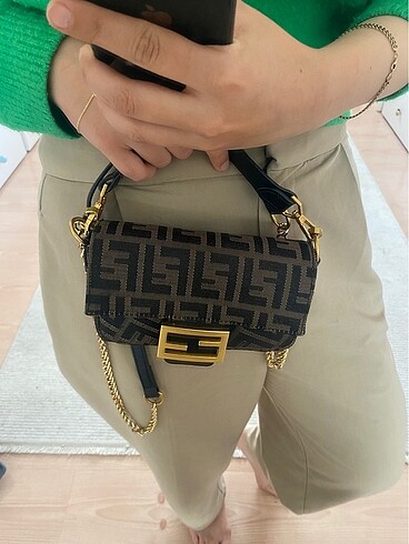  Beden Fendi Baugette Çanta