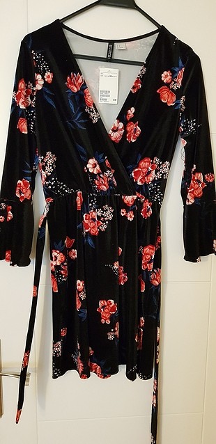 hic giyilmedi. H&M marka kadife elbise