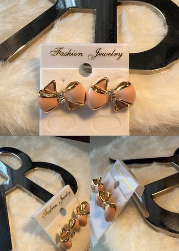 Altın Renkli Fiyonk Detaylı Mini Küpe