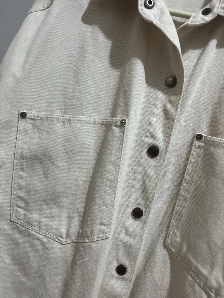 Pamuklu Beyaz Düğmeli Uzun Kollu Gömlek - Görsel 3