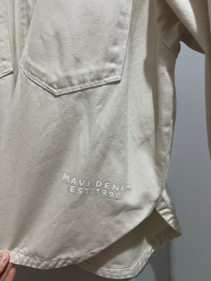 Pamuklu Beyaz Düğmeli Uzun Kollu Gömlek - Görsel 2