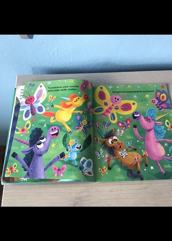 Beden Renk Unicorn Günü Çocuk Kitabı