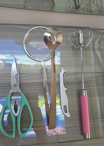 Ikea Beyaz ve Ahşap Saplı Mutfak Gereçleri Seti