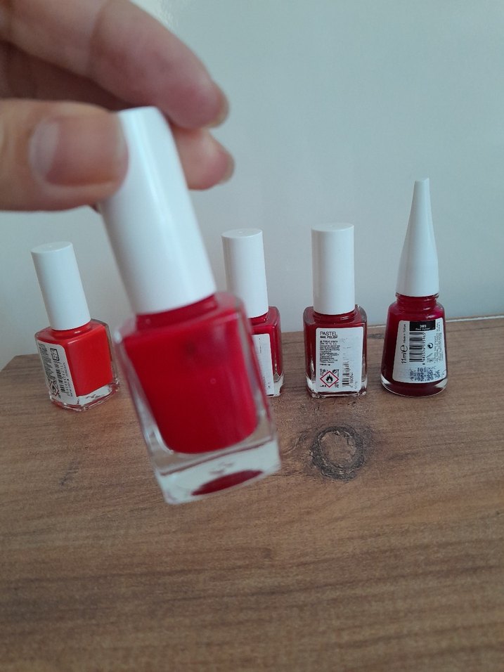 Canlı Kırmızı Pastel & Fırma Oje Seti — görsel 3/6