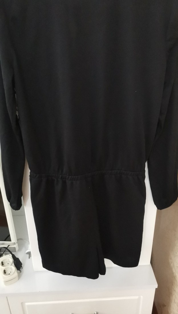 Siyah V Yaka Uzun Kollu Salaş diz üstü şort - Görsel 3