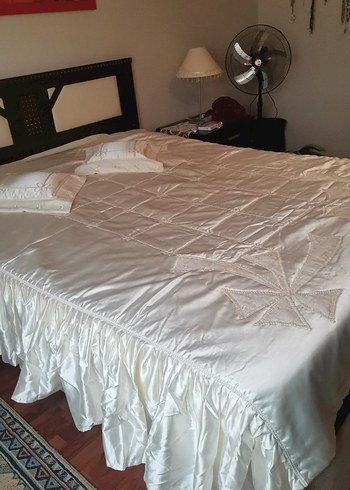 İşlemeli Beyaz Parlak Yatak Örtüsü - Görsel 8