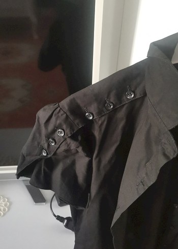 Siyah Düğmeli Kısa Kollu Gömlek - Görsel 3