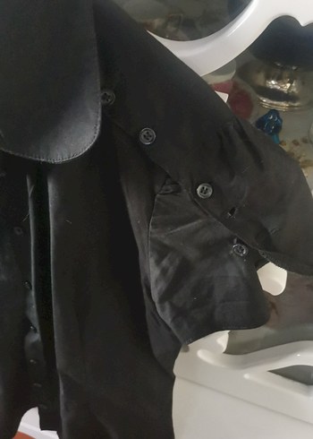 Siyah Düğmeli Kısa Kollu Gömlek - Görsel 2