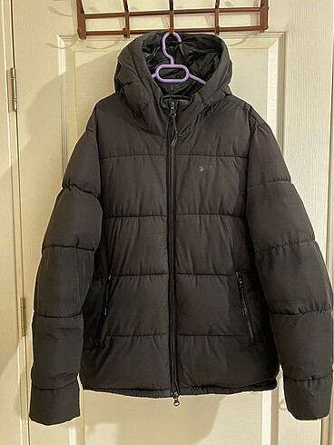Pull & Bear Kapüşonlu şişme mont STWD