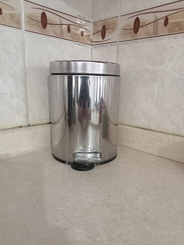 Çelik çöp kovası