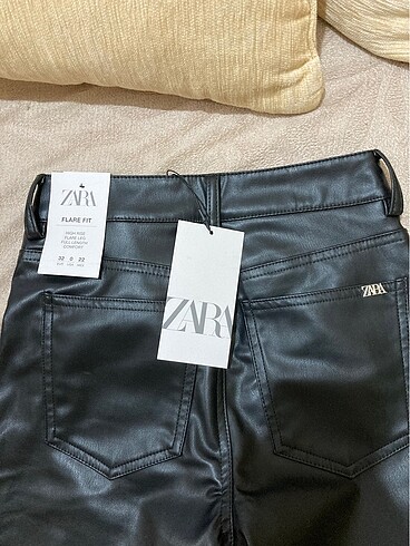 32 Beden siyah Renk ZARA DERİ PANTOLON