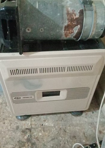 Beyaz ve Gri Isıtıcı doğalgaz sobası