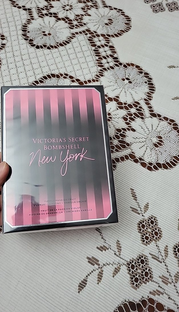 Victoria's Secret Bombshell New York Kadın Parfümü - Görsel 2