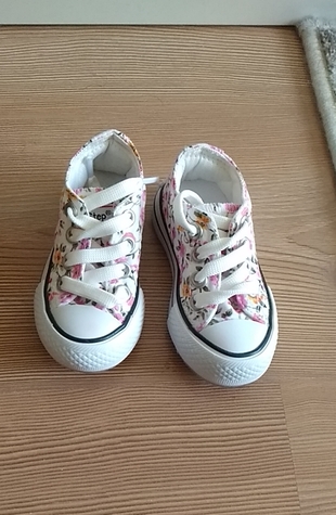 kiz bebek için Converse ayakkabı