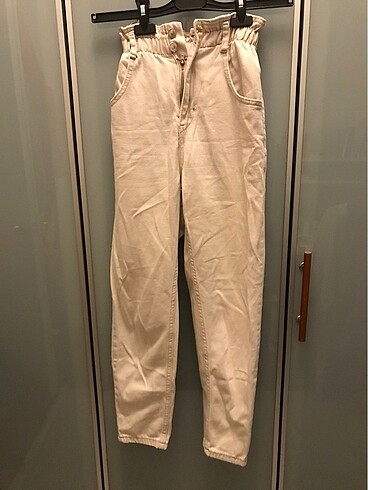 lastikli kot krem pantolon