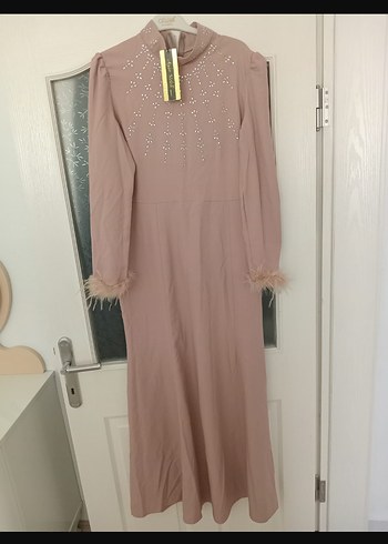 Pembe Uzun Kollu Kürk Detaylı Abiye Elbise