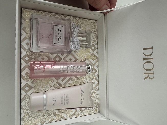 Dior parfüm lip glow ve el kremi set