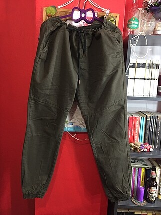 Koyu yesil pantolon