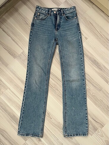 Stradivarius straight jean D98
